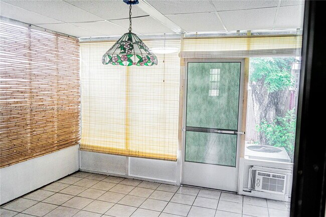 Foto del edificio - 12027 SW 10th St