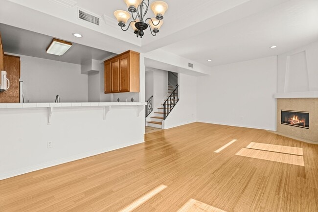 Building Photo - Spacious 2-Bed Townhome with Private Rooft...