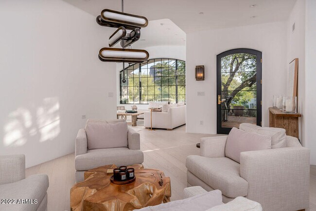 Foto del edificio - 6723 N Desert Fairways Dr