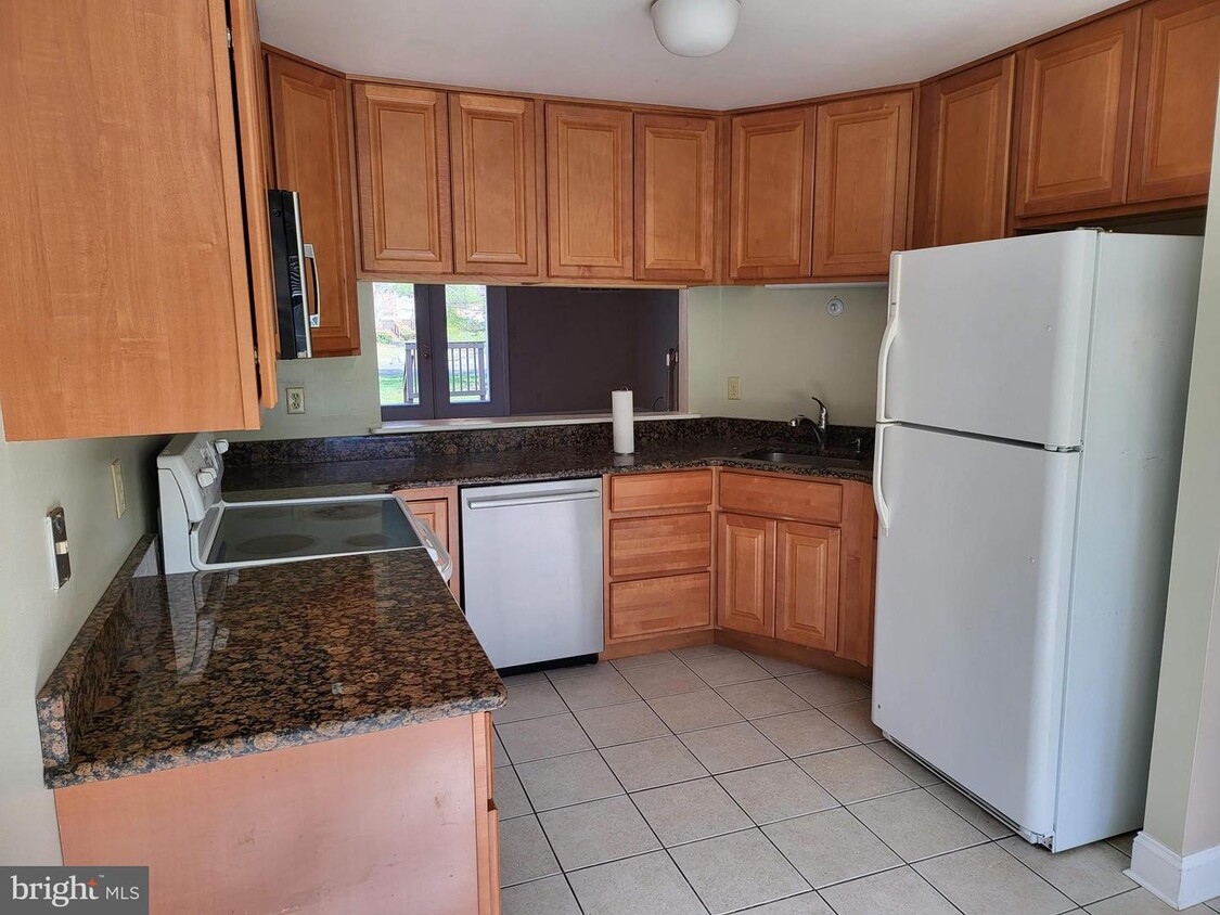 Primary Photo - 6002 Bridgepointe Dr