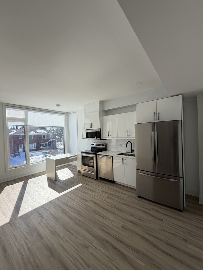 Building Photo - 273 Duncairn Ave