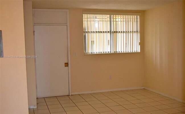 Foto del edificio - 1475 NE 125th Terrace