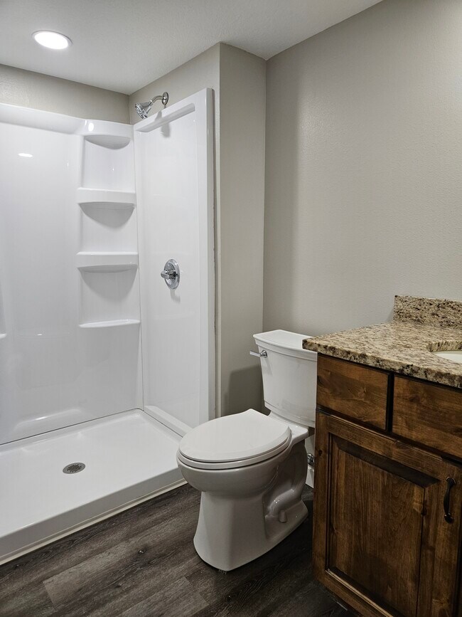 Baño de la planta baja - 413 SW Westlawn Dr