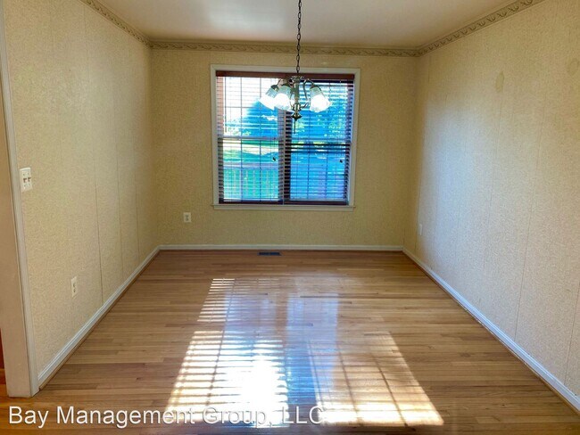 Building Photo - 4 br, 2.5 bath House - 8716 Gerst Ave
