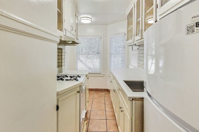 Building Photo - 1 Bedroom  1 Bath in Downtown San Jose