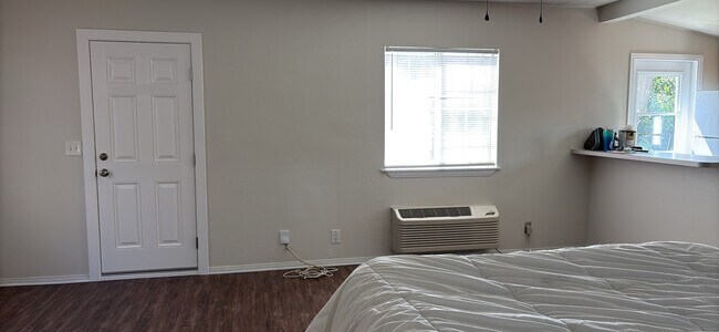 Foto del edificio - 2405 W Monterey Ave