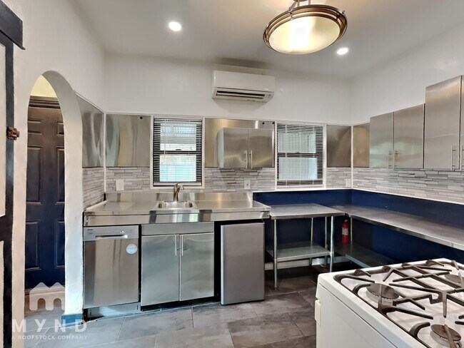 Foto del edificio - 312 E 19th St