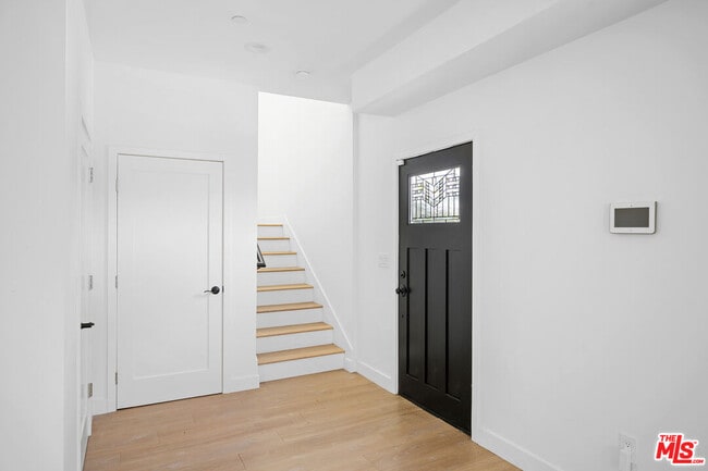 Foto del edificio - 5826 Craner Ave