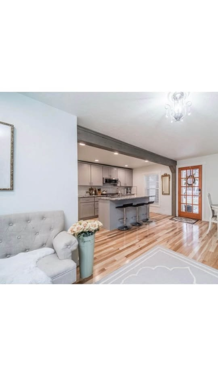 Foto del edificio - 1016 E Lakeside Ave