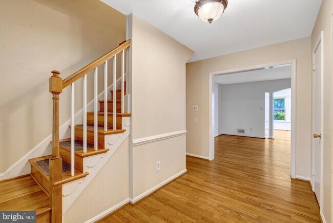 Building Photo - 8916 Braeburn Dr