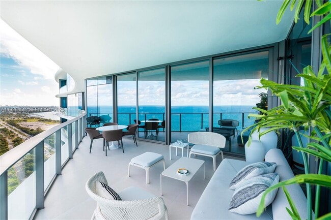 Foto del edificio - 15701 Collins Ave