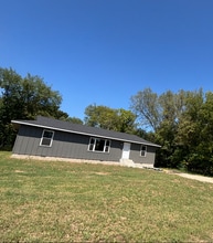 Building Photo - 407 W Adler Ave