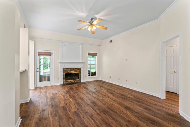 Foto del edificio - 3 Bedrooms 2 baths in McDonough on 1 acre waterfront backyard with private dock.