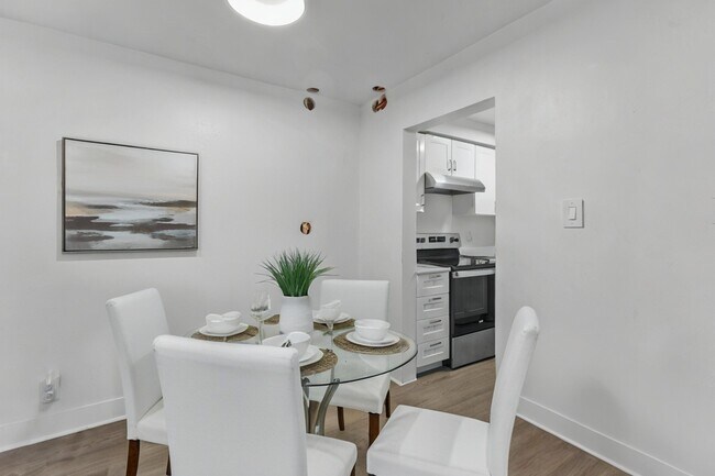 Building Photo - 4855 Bourret