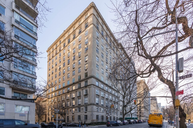 Building Photo - 920 Fifth Ave