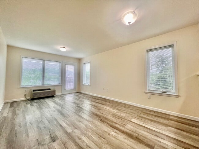 Photo - 67 Lake St Apartment