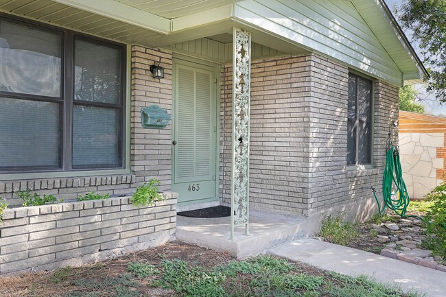 Building Photo - Dellview Neighborhood~Charming Mid-Century...