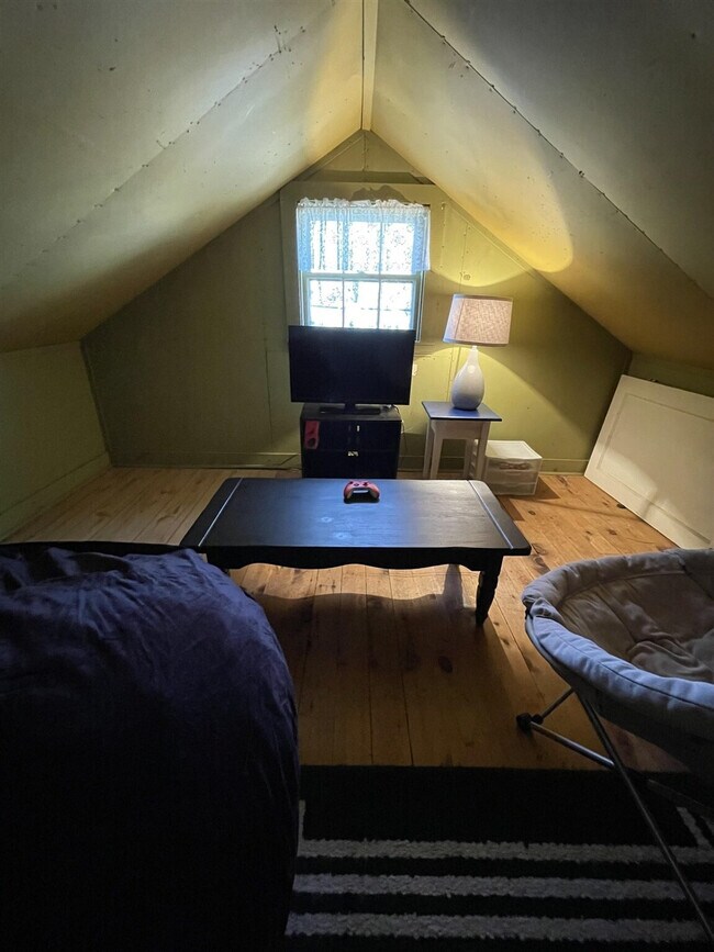 Building Photo - 19 Naomi St