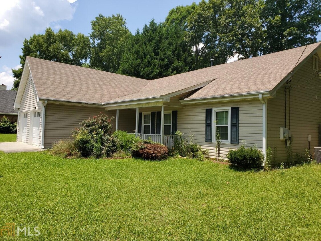 910 Burning Bush Dr, Loganville, GA 30052 House Rental in Loganville