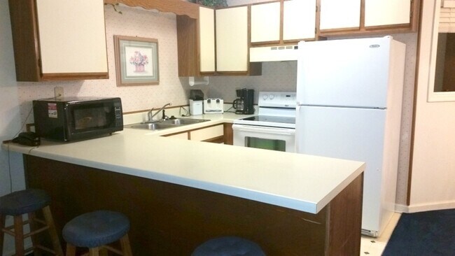 Building Photo - Golf Colony Unit 21F 2 Bedroom/2 Bathroom