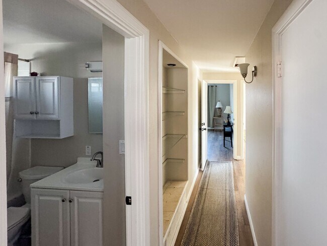 Building Photo - Spacious 3 Bedroom, 2 Bath Home with Large...