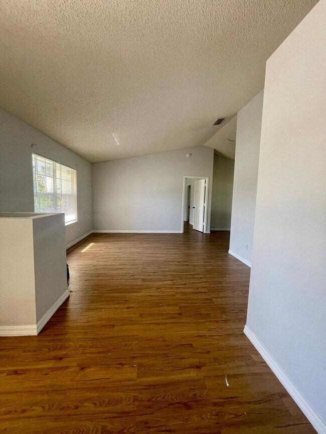 Building Photo - 1098 Seagate Dr W