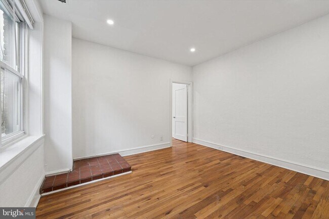 Building Photo - 334 Lombard St