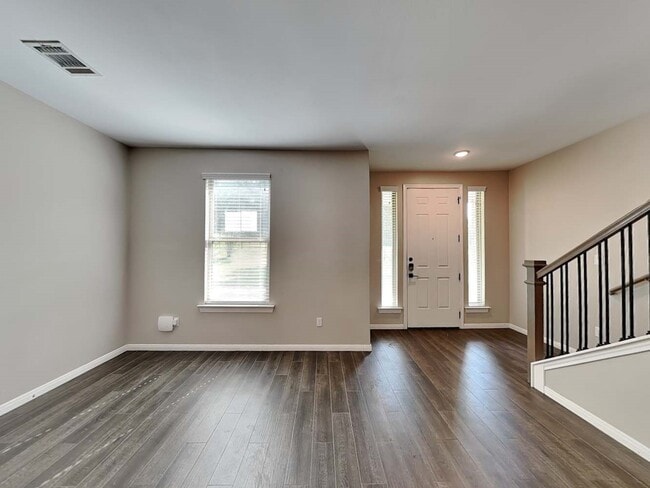 Building Photo - 179 Holly St