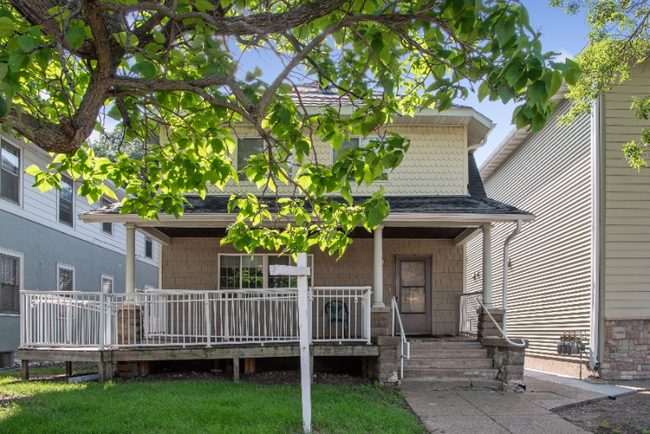 Building Photo - 619-625 Snelling Ave N