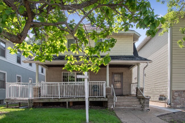Foto del edificio - 619-625 Snelling Ave N