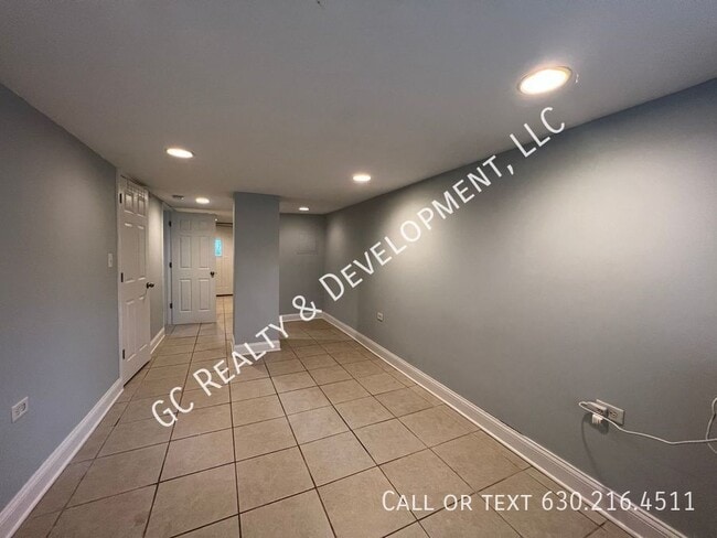 Foto del edificio - 2717 N Hamlin Ave