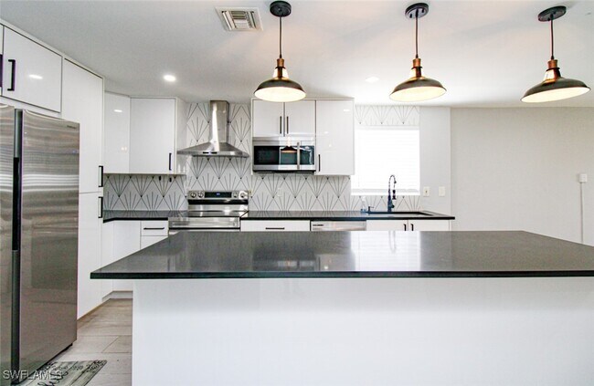 Building Photo - 3577 Hibiscus Ave