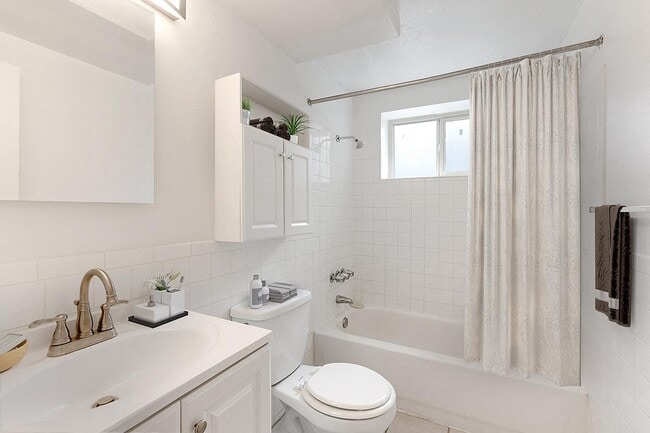 Building Photo - Stratford Apartments