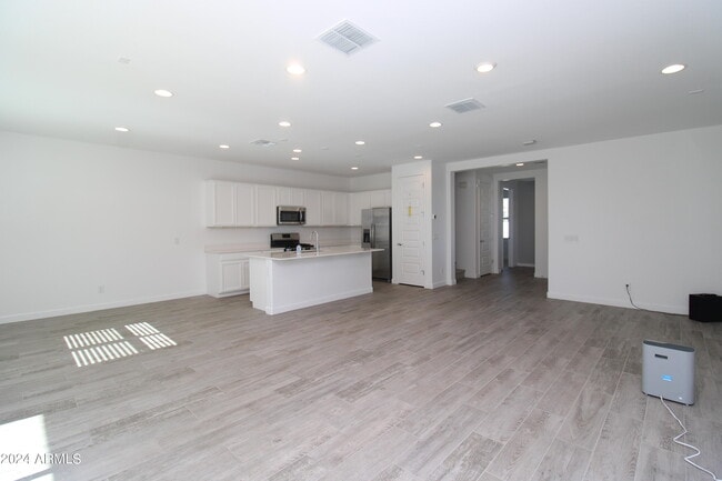 Building Photo - 9928 E Tahoe Ave
