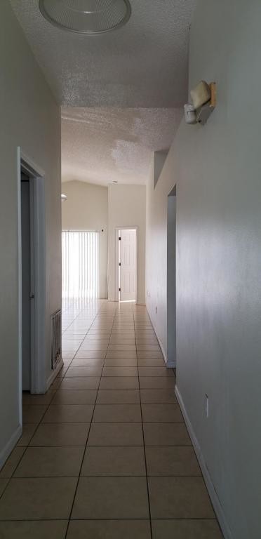 Foto del edificio - 17520 Silver Creek Ct.