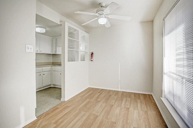 Foto del edificio - 3407 Graustark St