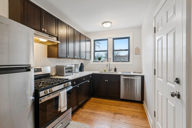 Foto del edificio - 6443 N Hamilton Ave