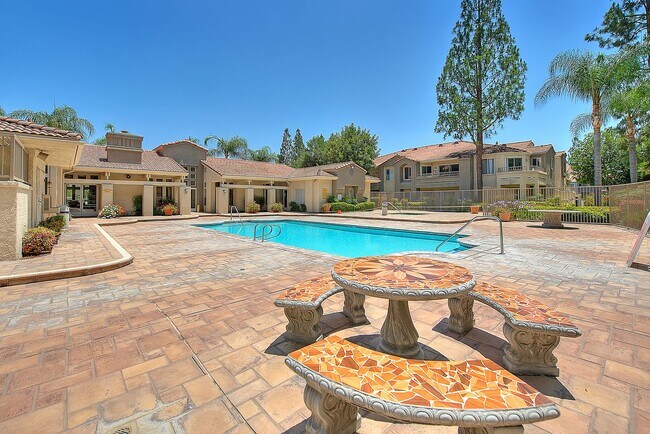 Building Photo - 1010 La Terraza Cir