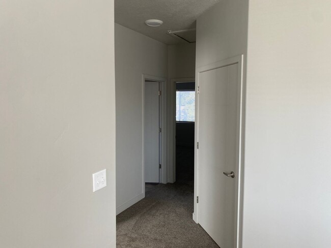 Building Photo - Dickerson 560