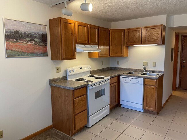 Foto del edificio - Cozy Studio in the heart of Shorewood Hills