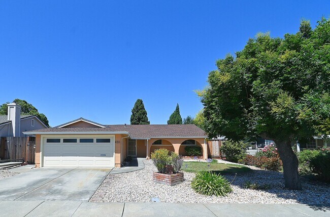 Building Photo - $3695 - 3BR - GORGEOUS REMODELED HOME IN N...