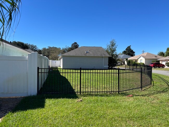 Building Photo - 453 Island View Cir