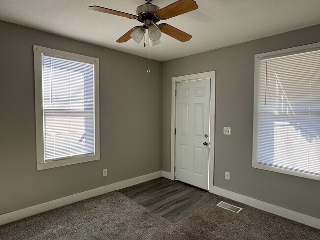 Foto del edificio - 1208 W 5th St