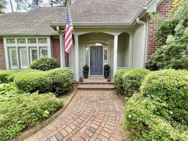 Foto del edificio - 4 Bed, 4 And A Half Bath Nest In Haymount