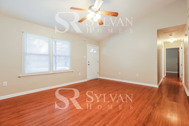 Building Photo - Beautifully updated 3 bedroom rancher!