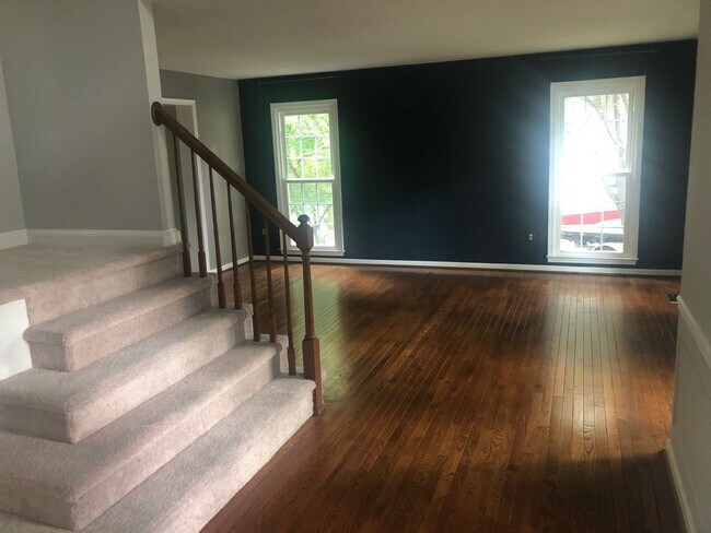 Building Photo - Large Colonial in Fairfax Station area - M...