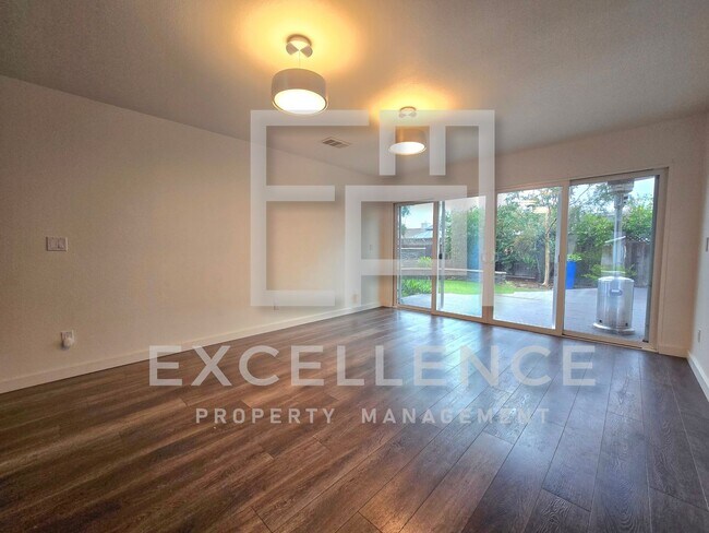 Foto del edificio - 5/3 Home with Built In BBQ & Hot Tub, Sola...