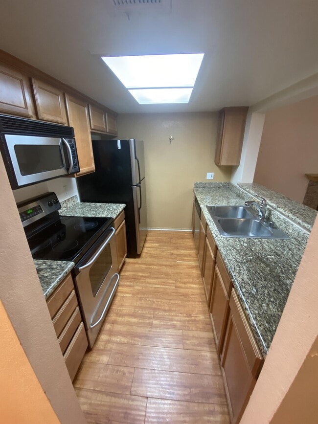 Building Photo - 15048 Avenida Venusto