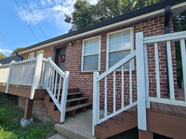 Building Photo - 425 E Elm St