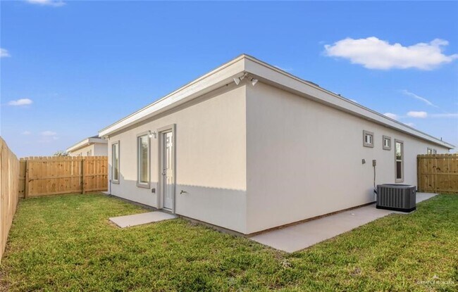 Foto del edificio - 1308 Sucre Dr